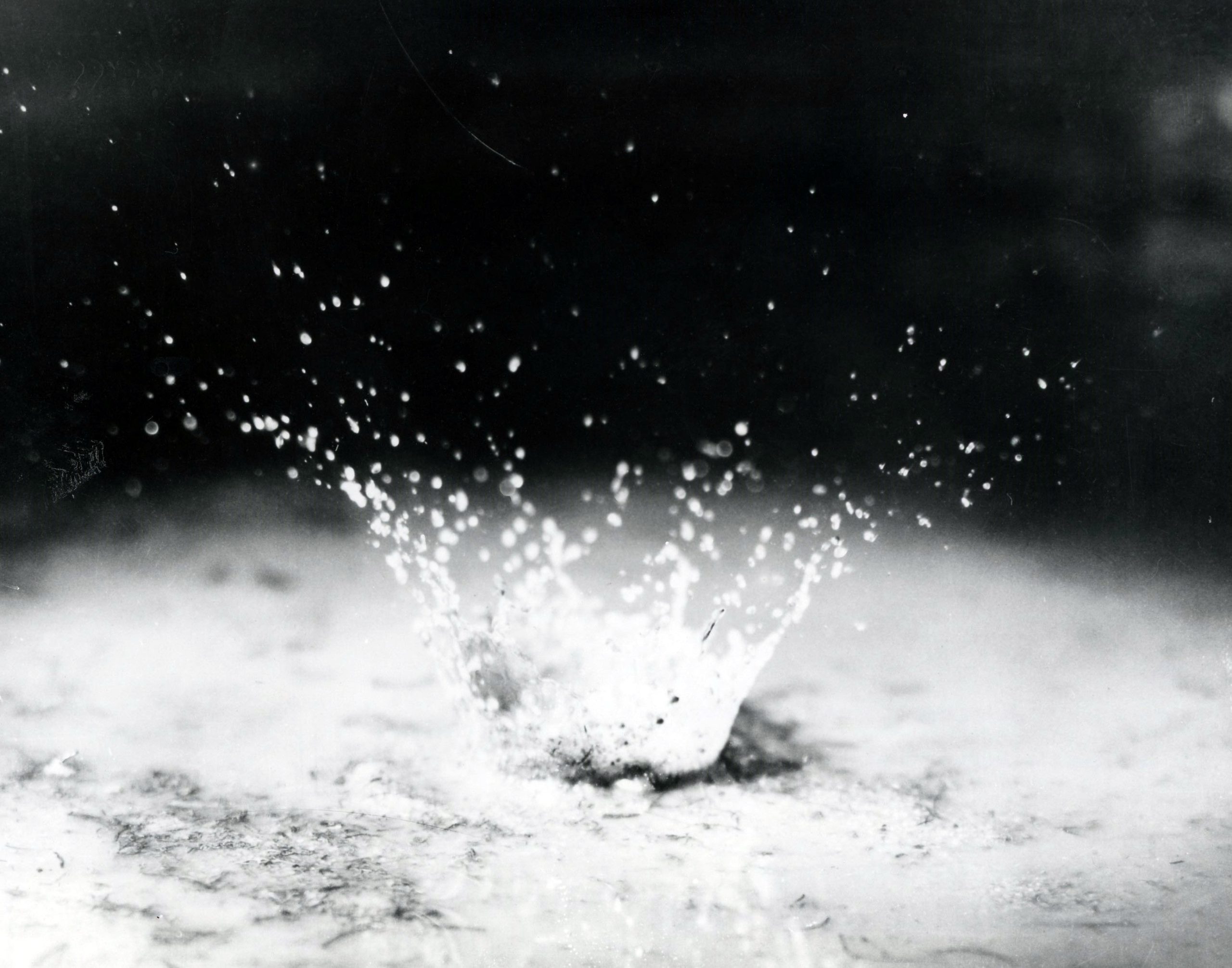 00-00-0000-highspeed-splash-photgraph-of-raindrop-erosion-0001