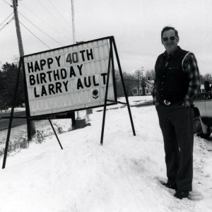 00-00-0000 Larry Ault with 40th birthday sign#1-0001