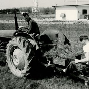 05-01-1965 At airfield-John Hattery Crew. L-R Jesse Fultz, Clyde Huggins-website