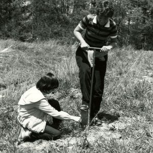 05-08-1981 Discovery School. Teacher & Student demonstrate tree planting-Website