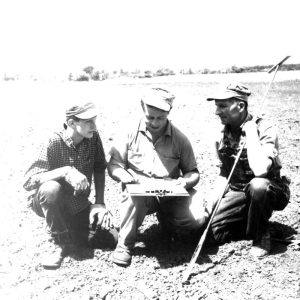 06-07-1966 Doc Redman soil scientist in middle -website