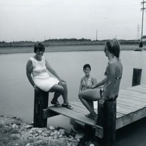 07-15-1975 Herbert Metzger Farm. Mrs. Jane, Marianne, Patty#1-website