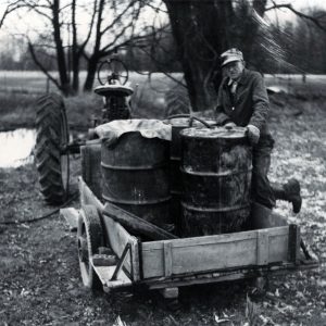 10-31-1963 H.Bisel hauling 150 gal water (3 drums) every 24 hours for his hogs -a drouth year-0001