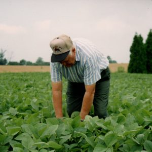 2004 Ken Adams in soy beans-0001