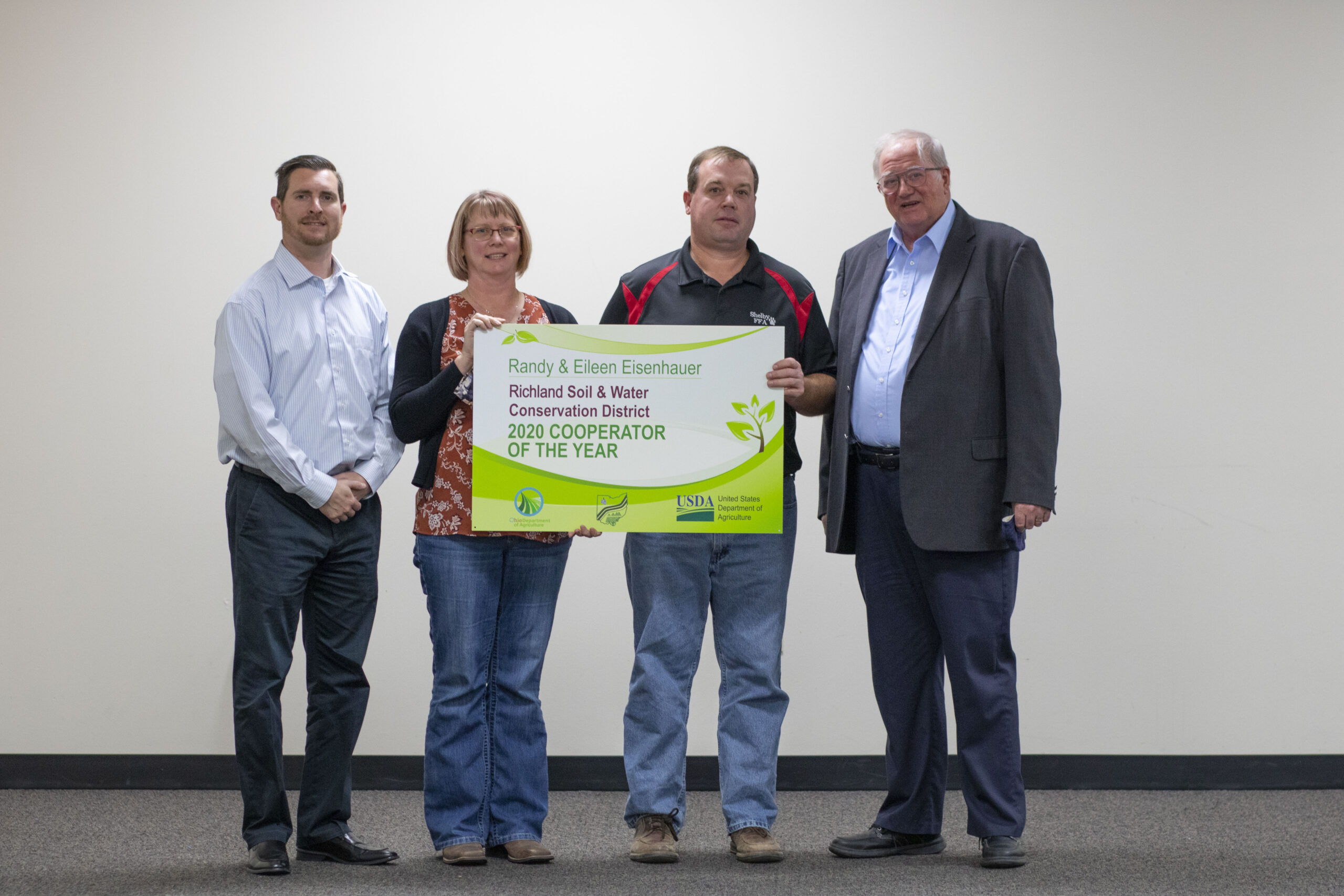 Eisenhauer, Eileen and Randy '20 Cooperator of Year with Commissioners Vero and Banks