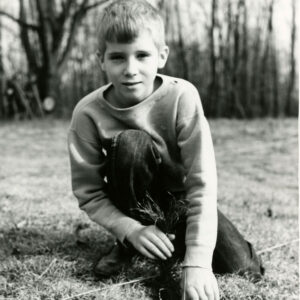 00_00_0000_Boy_planting_a_pine_seedling_website-5069