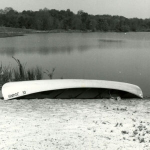 00_00_0000_Canoe_on_beach_of_pond_website-5372