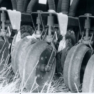 00_00_0000_Close_up_of_disks_on_tractor_website-547