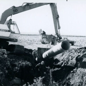 00_00_0000_Crane_lifting_drainage_pipe_into_place_website-5270