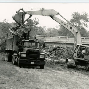 00_00_0000_Crane_loading_tree_rubble_into_truck__4_website-5395