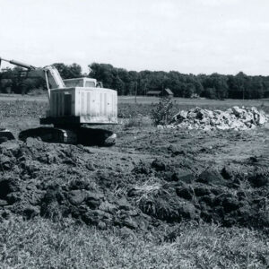 00_00_0000_Crane_with_bucket_digging_in_field__2_website-5272
