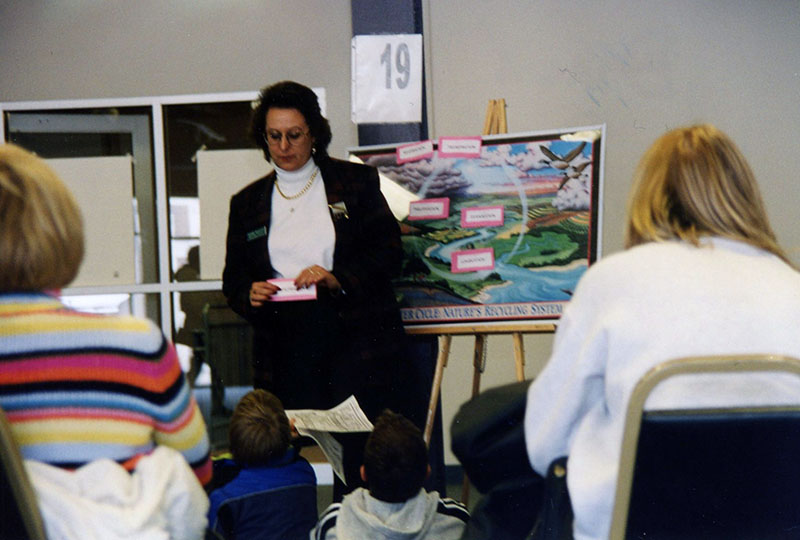 Diana Kelly, Richland Soil and Water Conservation District Education Coordinator, at Richland Academy
E468