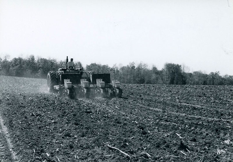 Eichelberger's no-till planter
Photo ID#: A974