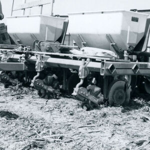 00_00_0000_Farm_equipment___seeder_with_man_standing_on_top_website-5207