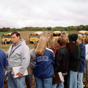 00_00_0000_Large_group_of_students_in_field_1_Website-5611