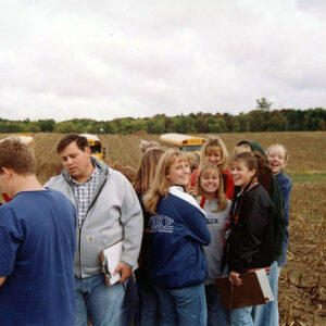 00_00_0000_Large_group_of_students_in_field_2_Website-5612