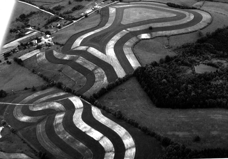Looking Northwest over a contour strip cropped arm
Carl Weimer
South of Bellville
Photo ID#: AE229