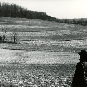 00_00_0000_Man_looking_at_a_contour_strip_field_website-467