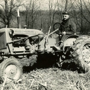 00_00_0000_Man_on_Allis_Chalmers_tractor_in_field_Website-5571