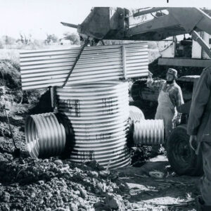 00_00_0000_Men_with_equipment_guiding_corrugated_drainage_piece_into_place_Website-5564