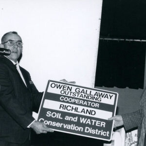 00_00_0000_Presentation_of_Cooperator_Award_to_Owen_Galloway_website-5745