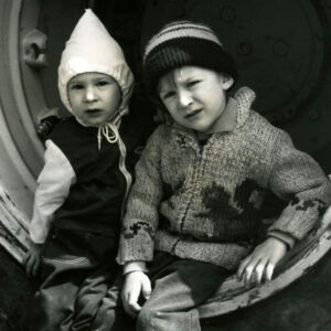00_00_0000_Two_young_boys_sitting_in_corrugated_pipe_website-5072