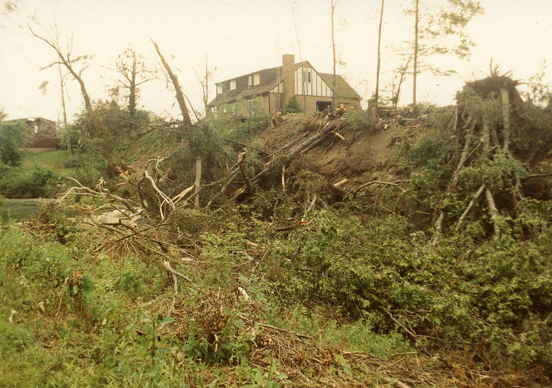 1990
Tornado damage in Cedar Fork. West Bellville
 
W126