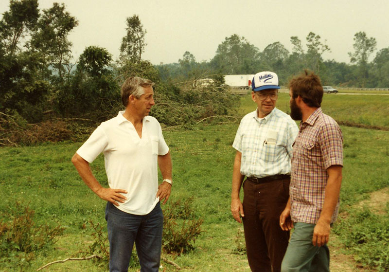 1990
Tornado damage in Cedar Fork. West Bellville
 
W132