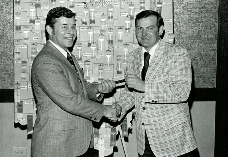 January 13, 1976
Dale Cook, Supervisor
Presenting an award to the Richland County winner
Photo ID#: RSWCD140