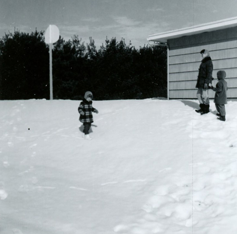 January 26, 1968
Mrs. Ed Lenger and family
Photo ID#: S712