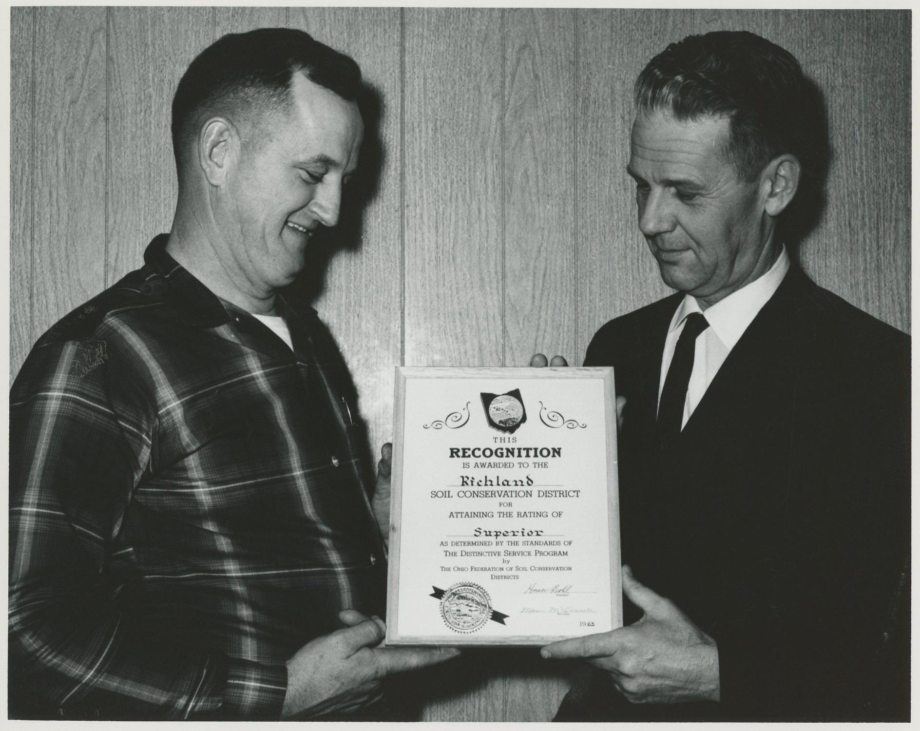 February 3, 1966
Freeman Swank, SWCD Bd Chariman & Don Clagg, SCS area Conservationist Distinctive Service Award
Photo ID#: RSWCD2
