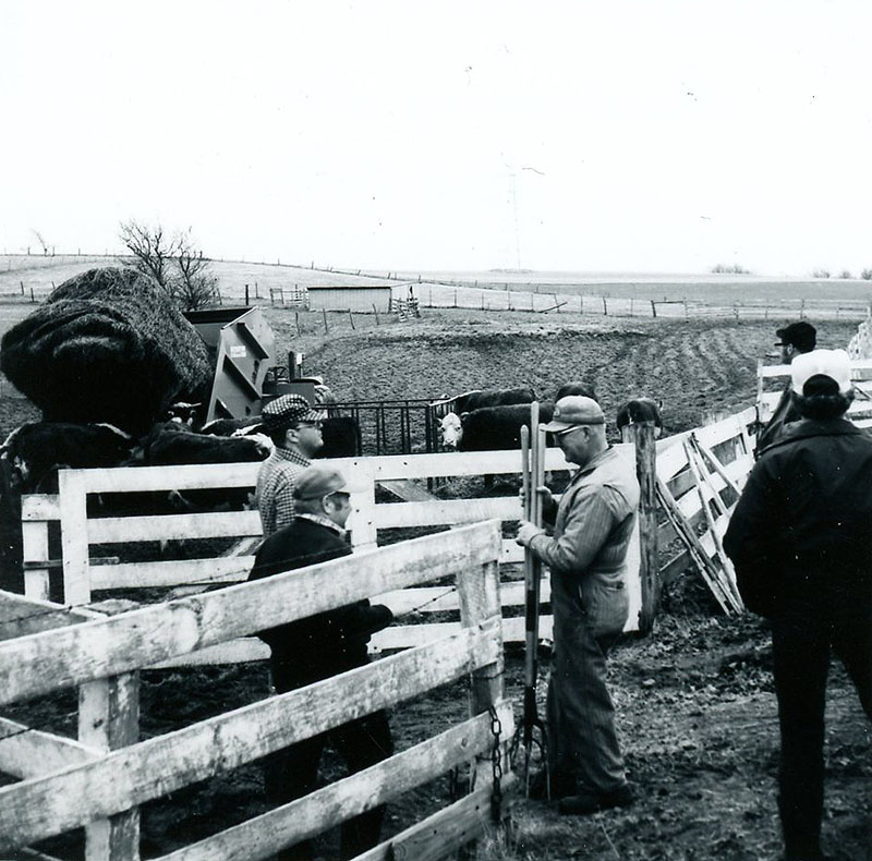 March 19, 1976
Carl Mowry
Farm Bale Tour
Photo ID#: A327