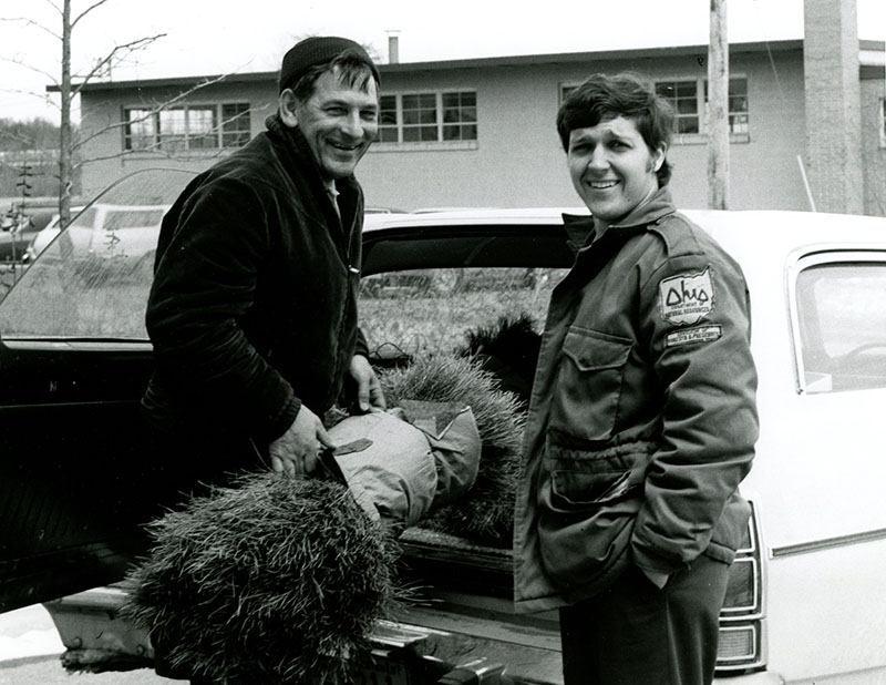 April 3, 1975
Dean Karsmiski picks up the pine seedlings from Steve Siedentoph (Ohio Division of Forestry)
Richland County State Department of Transportation Garage 
Photo ID#: S113