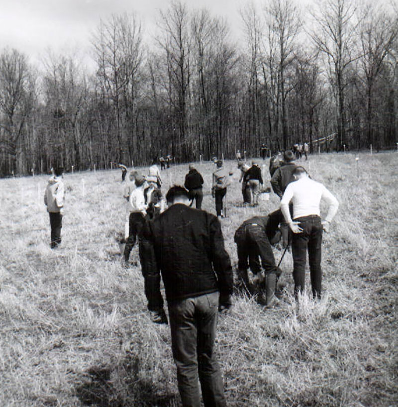 April 11, 1964
Tree Planting
Photo ID#: RSWCD197