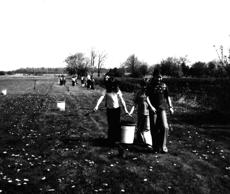 April 19, 1976
Shelby Whitney Elementary School
Tree Planting
Photo ID#: E28