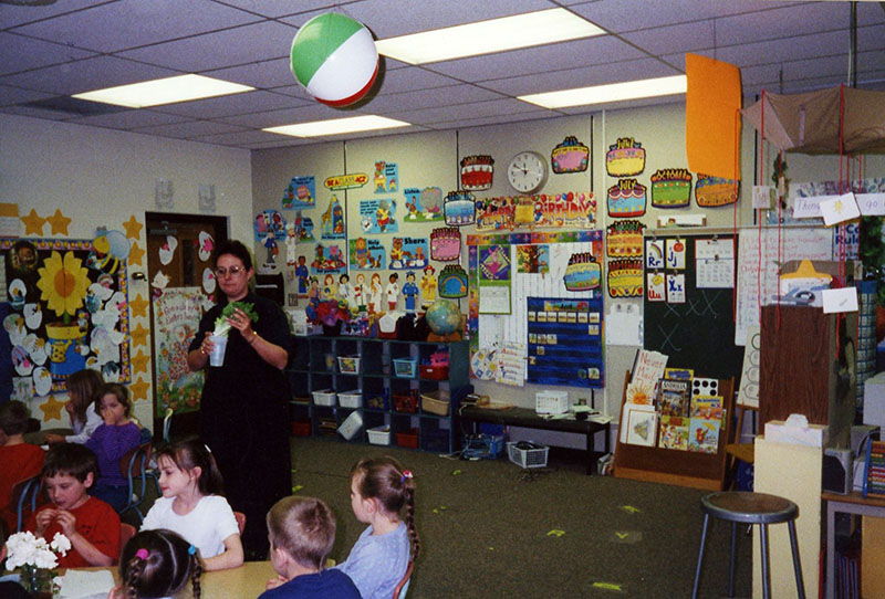 April 2000
Crestview K class with Diane Kelley
Photo ID#: E61