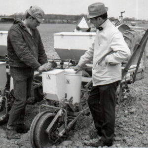 04_27_1971_La_Vaughn_Oswal__La_Vern_Fuesner_no_till_2_website0001-2307