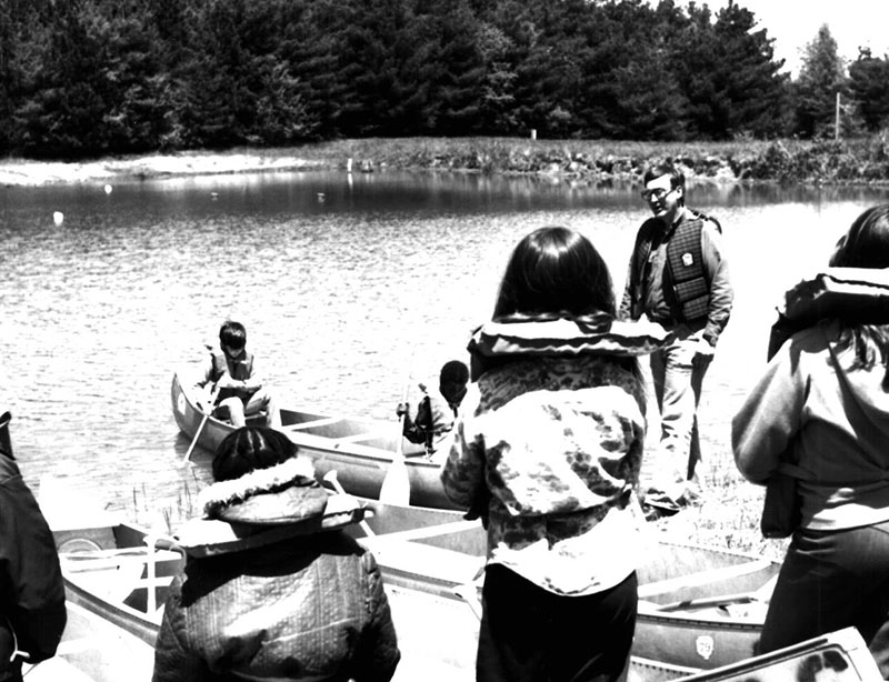 May 1979
Instructor, Mr. Beck explains proper use of a canoe
Photo ID#: E190