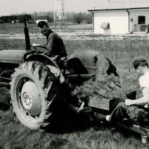 05_01_1965_At_airfield_John_Hattery_Crew._L_R_Jesse_Fultz__Clyde_Huggins_website-3839