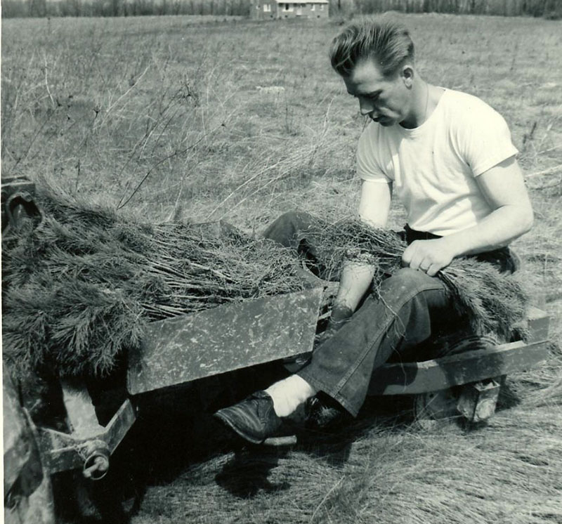 May 1, 1965
Clyde Huggins at Aufert Halfberg using a tree planter
Photo ID#: A864