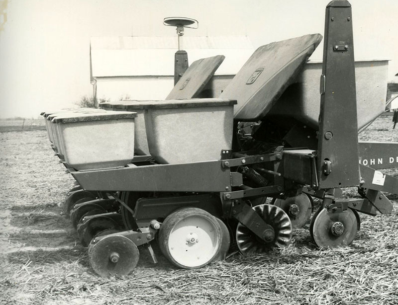 May 1, 1980
Lanny Hopkins' no-till planter
Photo ID#: A984