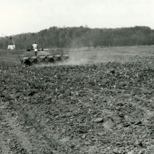 05_05_1980_Bob_Swank_plants_conservation_tillage._Corn_stalks_were_disked_website-5224