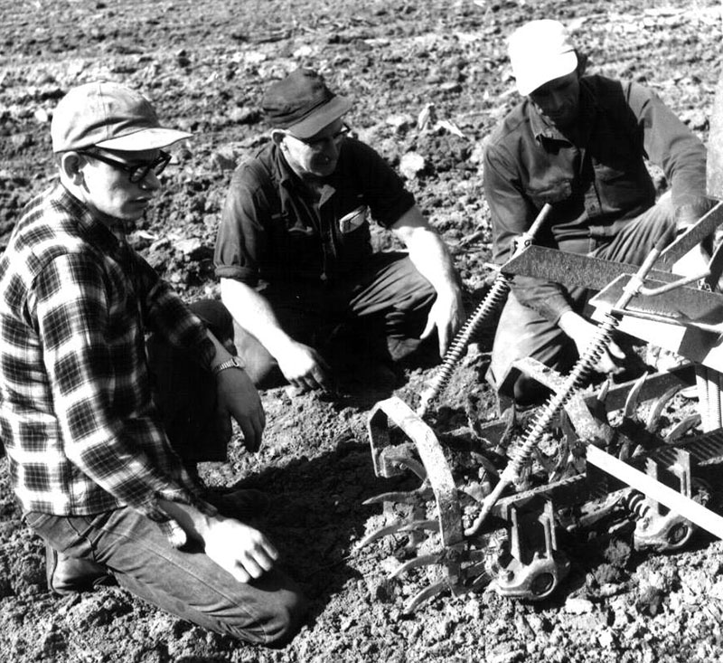 May 18, 1963
Ted Putt, CA Bly, Kenneth Putt
Photo ID#: A871
 