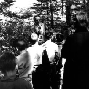 05_19_1966_Earl_Hetrick__supervisor__at_Kingwood_Center_with_Prospect_School_3rd_graders_website-2017