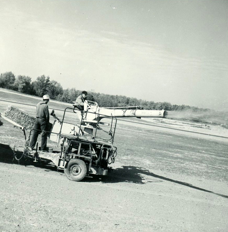 May 21, 1965
Strawblower for mulching
Photo ID#: A175