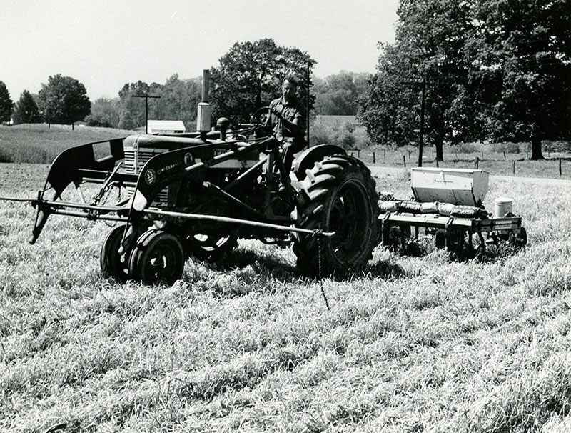 May 24, 1972
Cooperator Richard Forbes prepares a no-till corn test plot on his farm
Photo ID#: A594