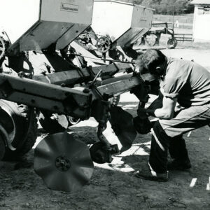 05_24_1972_Richard_Forbes_replaces_the_worn_fluted_coulter_on_the_4_row_A_C_no_till_planter_3_website___Copy-1157