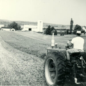 05_24_61_Man_on_tractor_in_a_field_of_stubble_website___Copy-1153