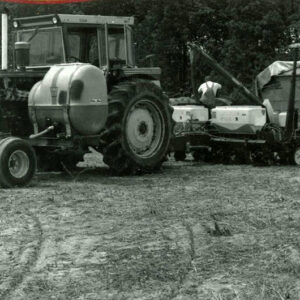 06_00_1980_Darrel_Kessel_Farm._Loading_fertilizer_into_planter_website-5231