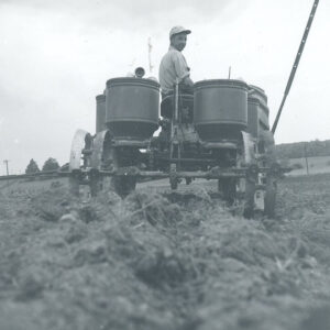 06_04_1963_Spreading_Fertilizer_website-673